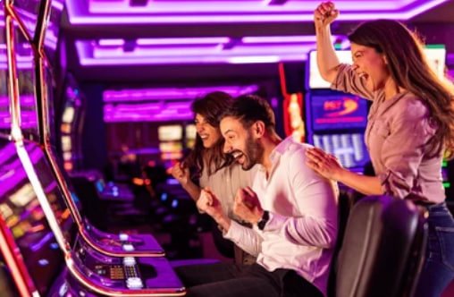 Dasbor aplikasi ombak 777 menampilkan tab Quickspin, sportsbook, dan slot dalam satu antarmuka
